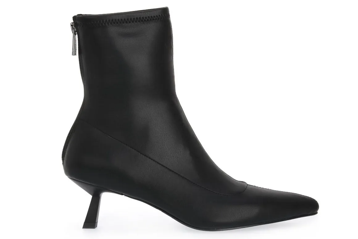 STEVE MADDEN SELECTION BLACK